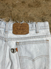 Load image into Gallery viewer, 90’s Levis 550 Denim Shorts - 32
