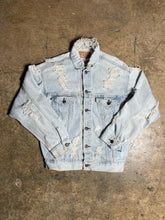 Load image into Gallery viewer, 90’s Distressed Levis Denim Trucker - L
