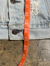 Load image into Gallery viewer, 90’s Distressed Levis Denim Trucker - L
